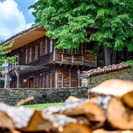 Guest Houses "Zlatna Oresha - Complex" Жеравна Экстерьер фото