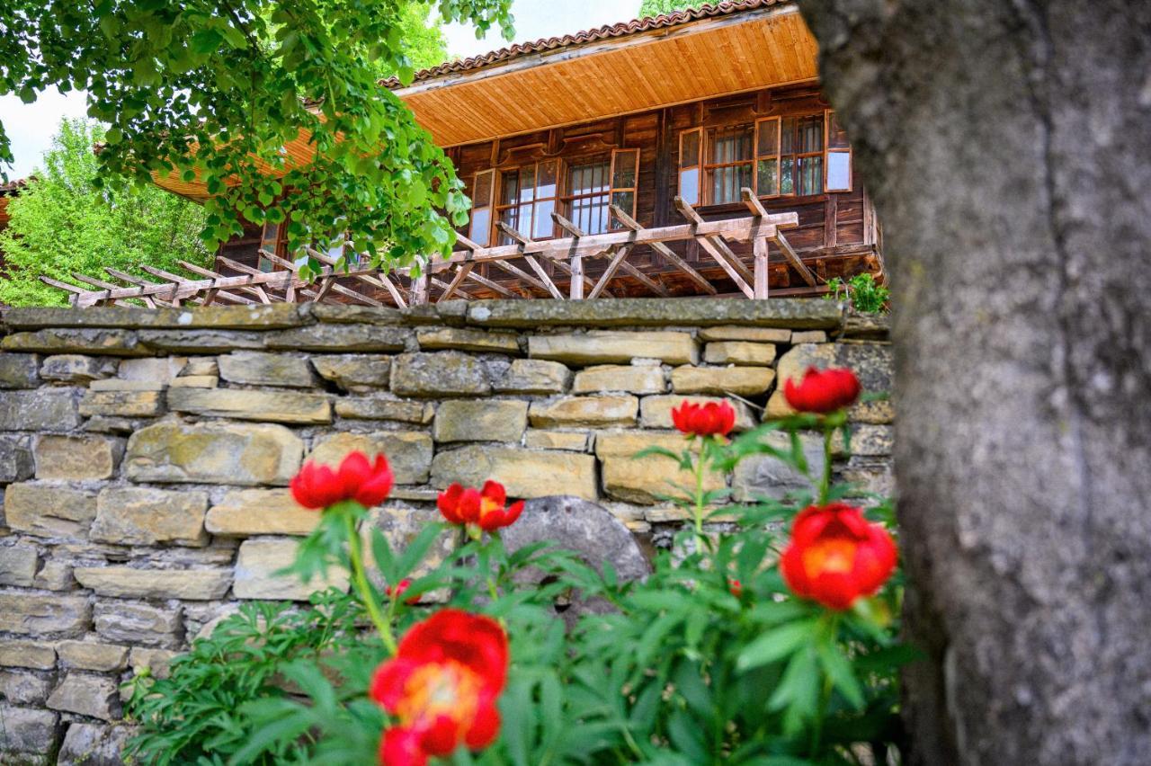 Guest Houses "Zlatna Oresha - Complex" Жеравна Экстерьер фото