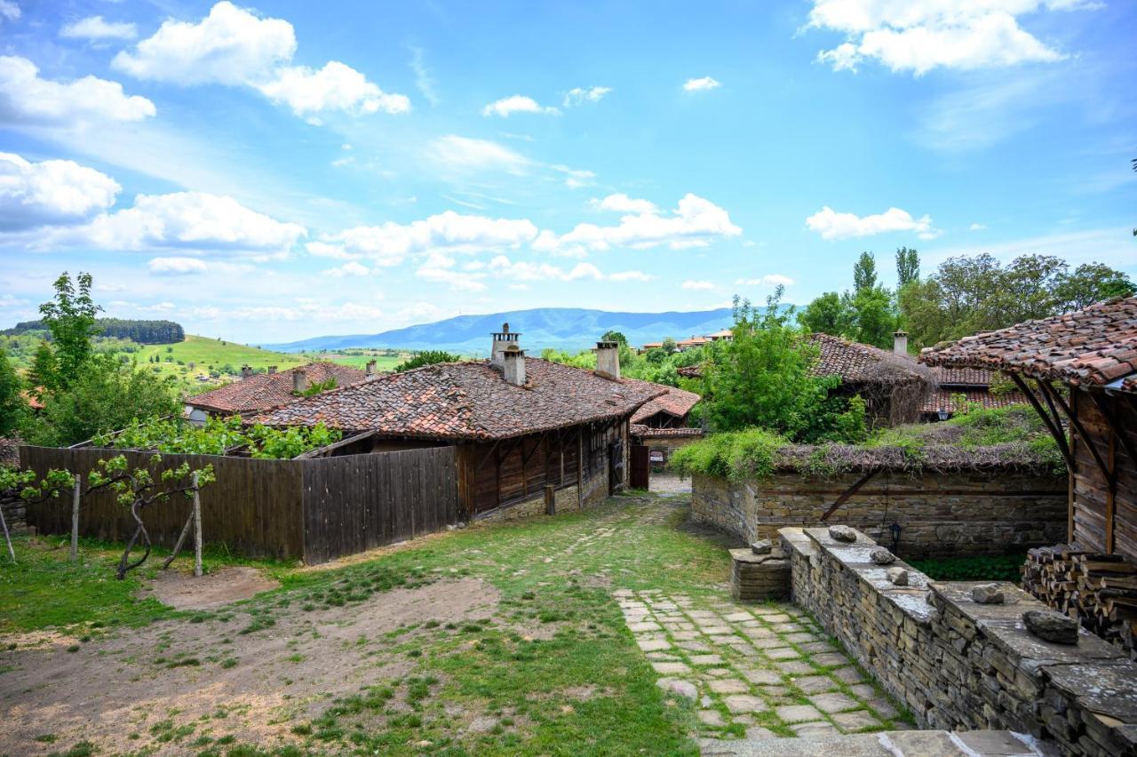 Guest Houses "Zlatna Oresha - Complex" Жеравна Экстерьер фото