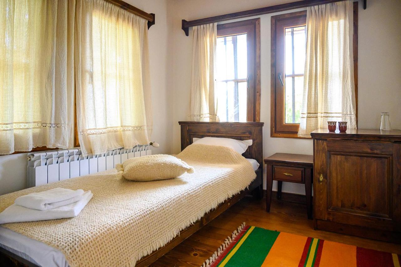 Guest Houses "Zlatna Oresha - Complex" Жеравна Экстерьер фото