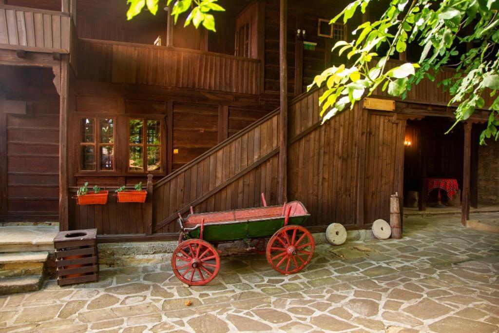 Guest Houses "Zlatna Oresha - Complex" Жеравна Экстерьер фото