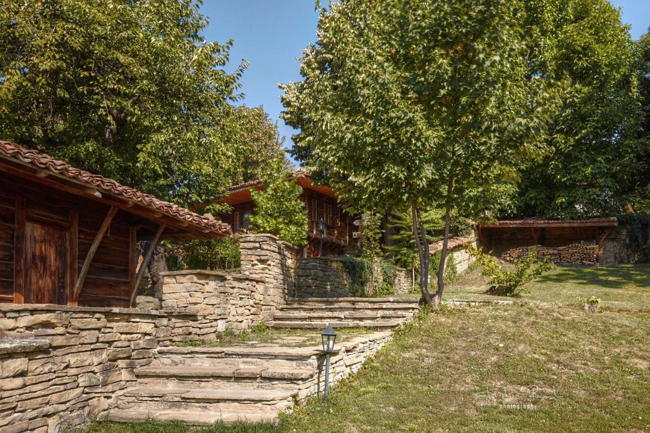 Guest Houses "Zlatna Oresha - Complex" Жеравна Экстерьер фото
